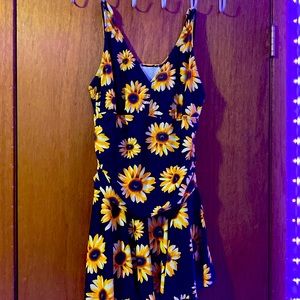A women swim suit flower pattern